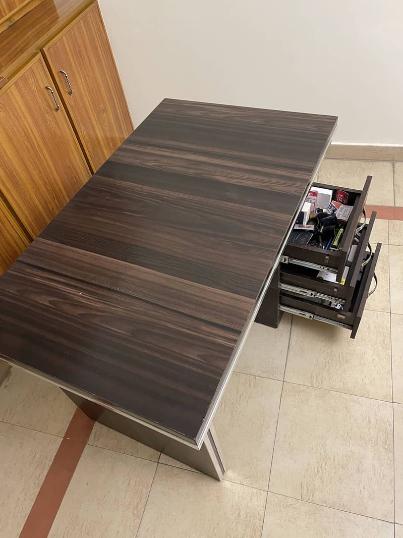 Executive Office Table / Study Table - 3 Drawers - 10/10 Condition 3