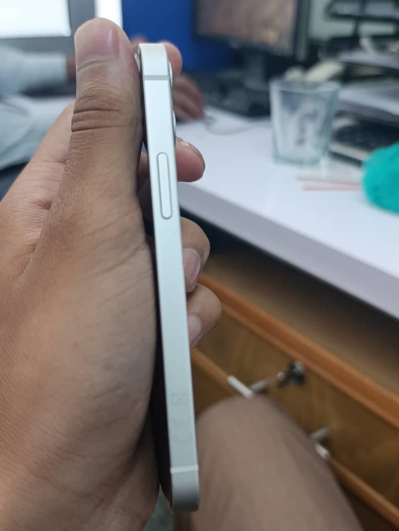 Apple iPhone 12 mini 4