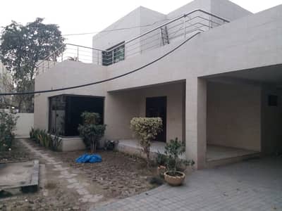 GULBERG ESTATE OFFER,1 KANAL OFFICE USE HOUSE FOR RENT MODEL TOWN LAHORE