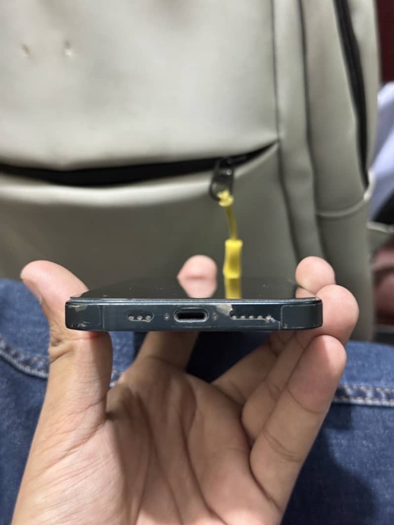 Apple iPhone 13 2