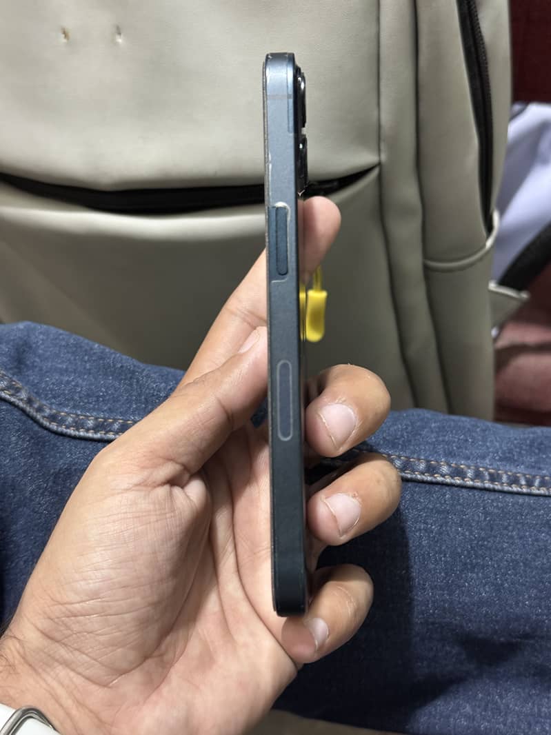 Apple iPhone 13 5
