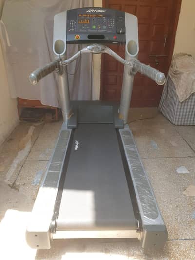 Life Fitness 95Ti Commercial Treadmill – Excellent Condition