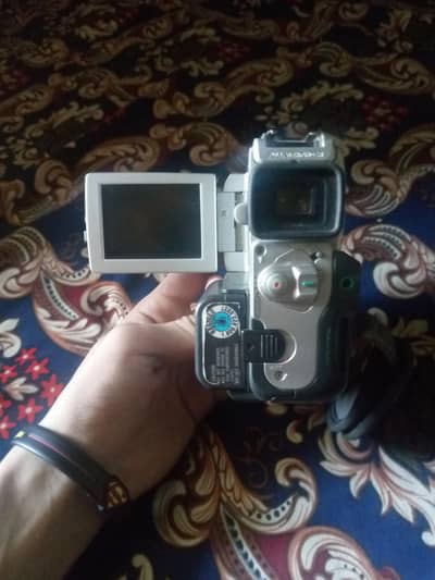digital handycam mega pixels camera for sale but batter not work