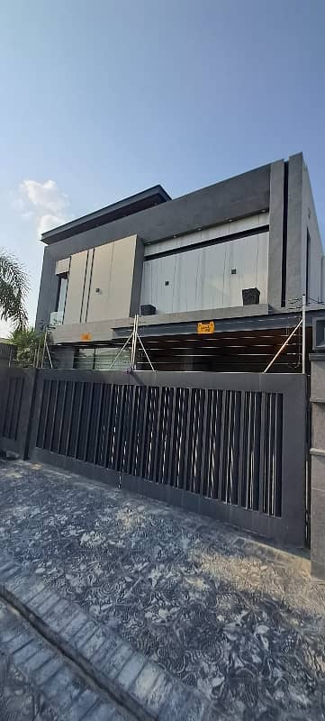 1 Kanal Elegant Designer Bungalow Phase 5 With Basement
