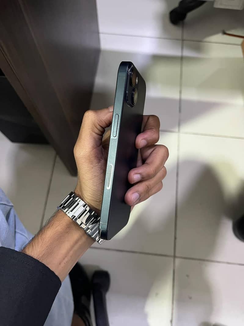 Apple iPhone 13 2