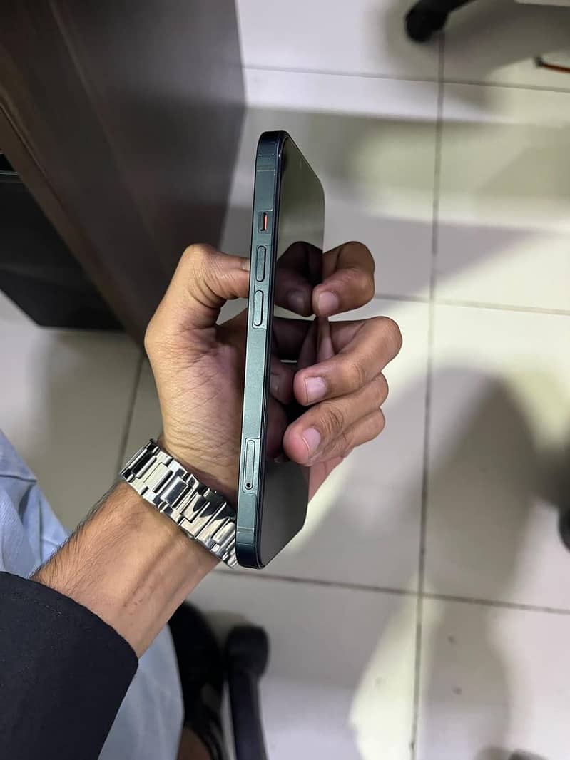Apple iPhone 13 3