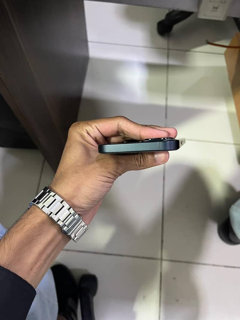 Apple iPhone 13 5