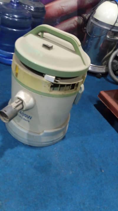 14 Litres original Dawlance Vaccum Cleaner