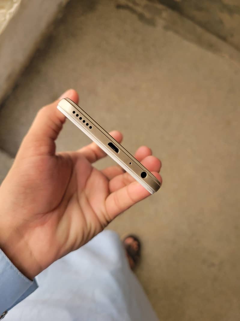 OPPO A57 5