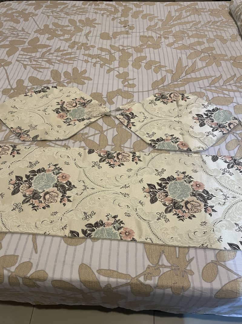 Table runners 2