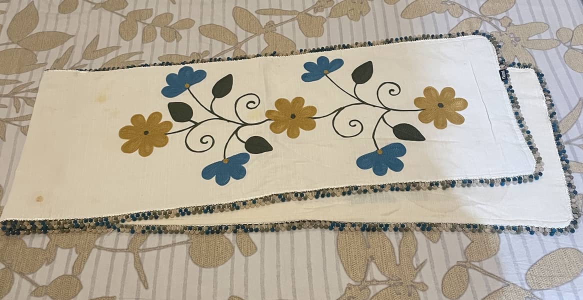 Table runners 3