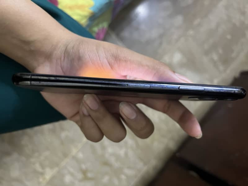 Apple iPhone 11 Pro Max 2