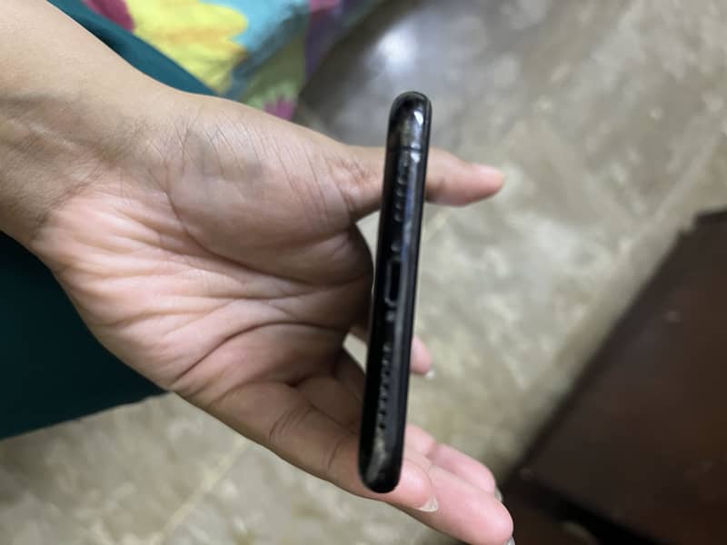 Apple iPhone 11 Pro Max 4