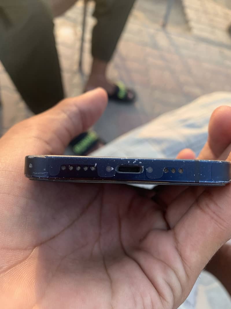 iPhone 12 7