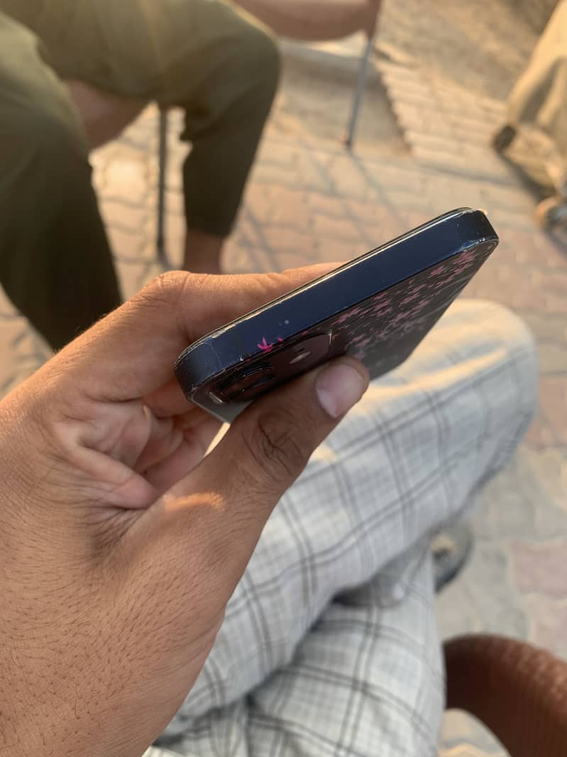 iPhone 12 8