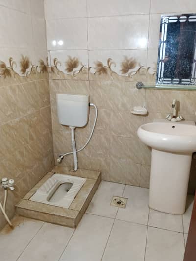 5 marla ground floor in madina town