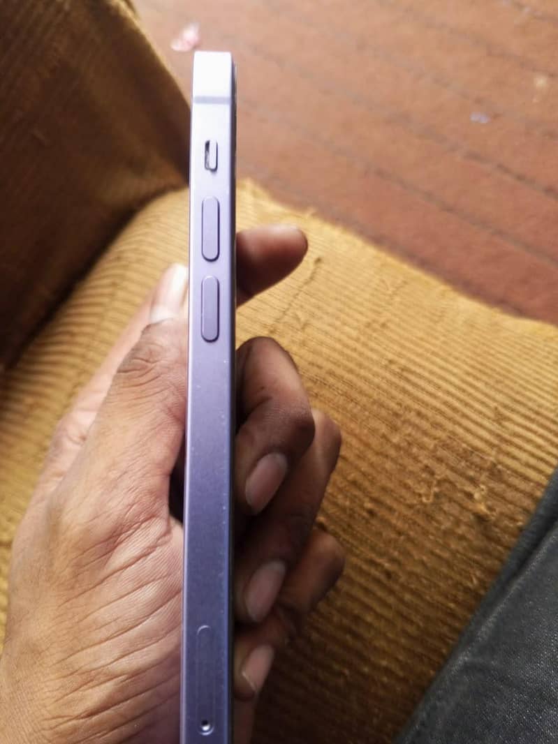 Apple iPhone 12 1