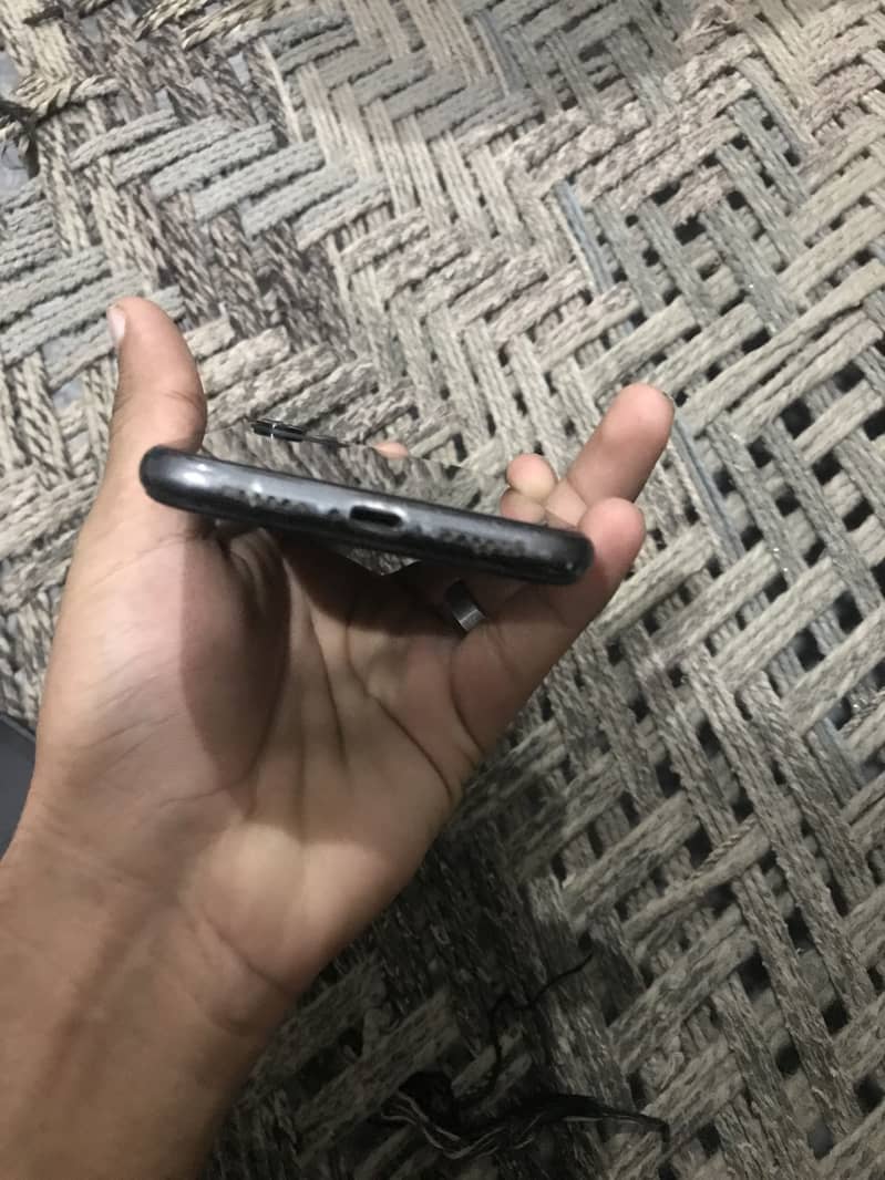 Apple iPhone 11 3