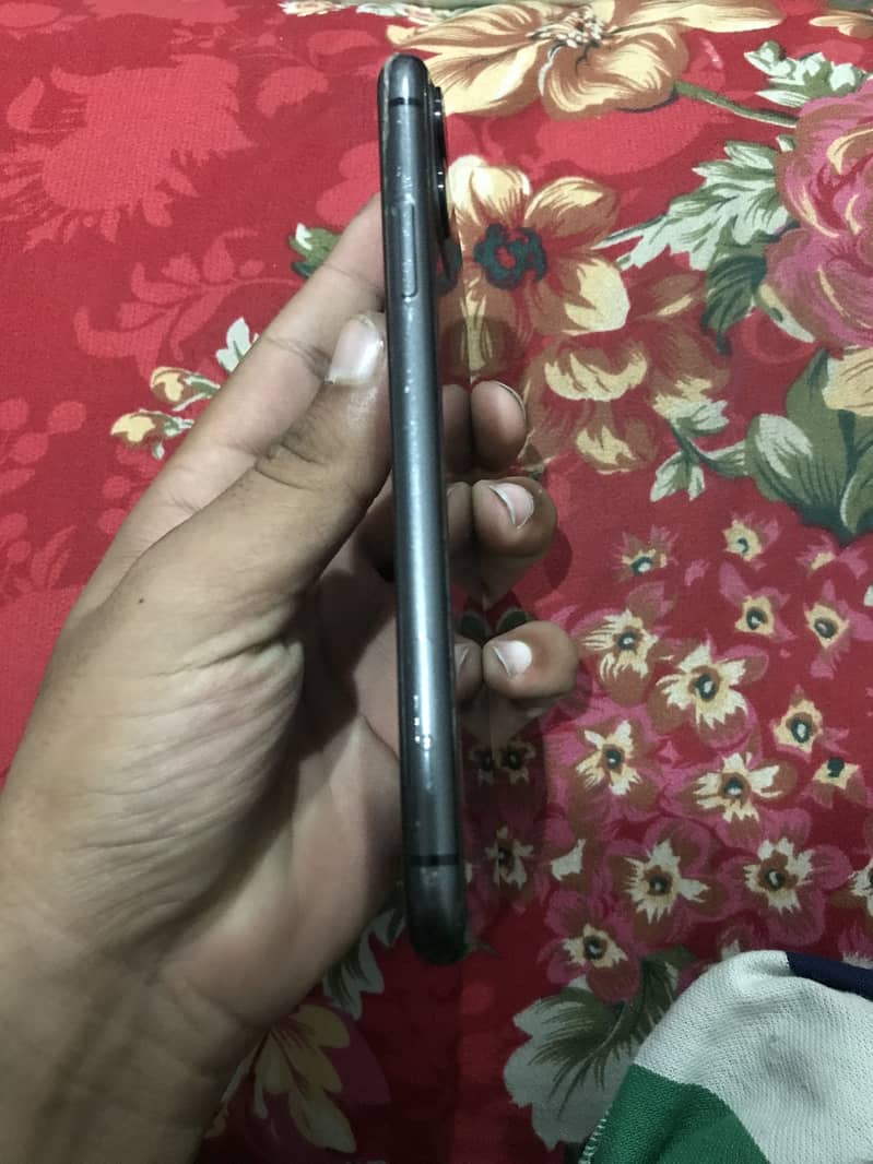 Apple iPhone 11 5
