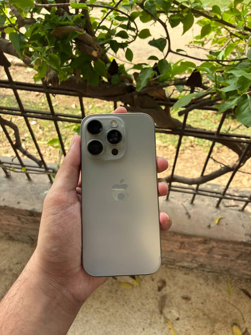 Apple iPhone 16 Pro 0