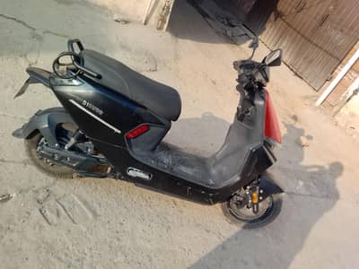 EVEE Scooty S1