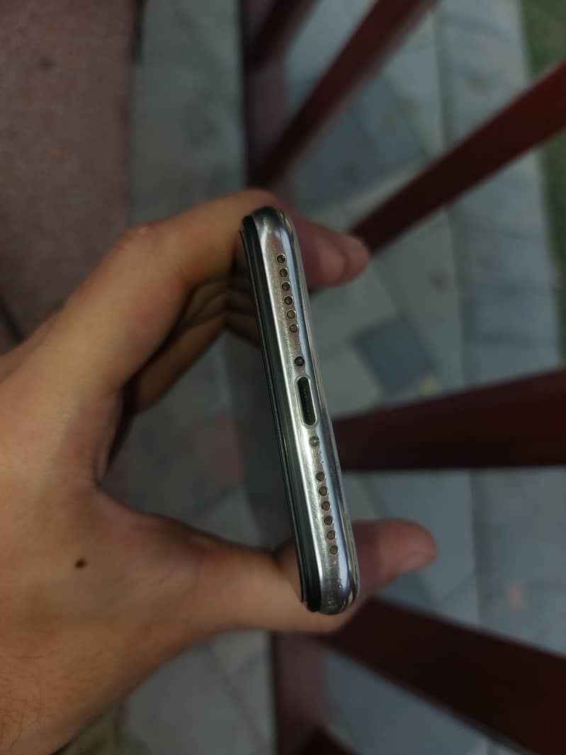 Apple iPhone X 3