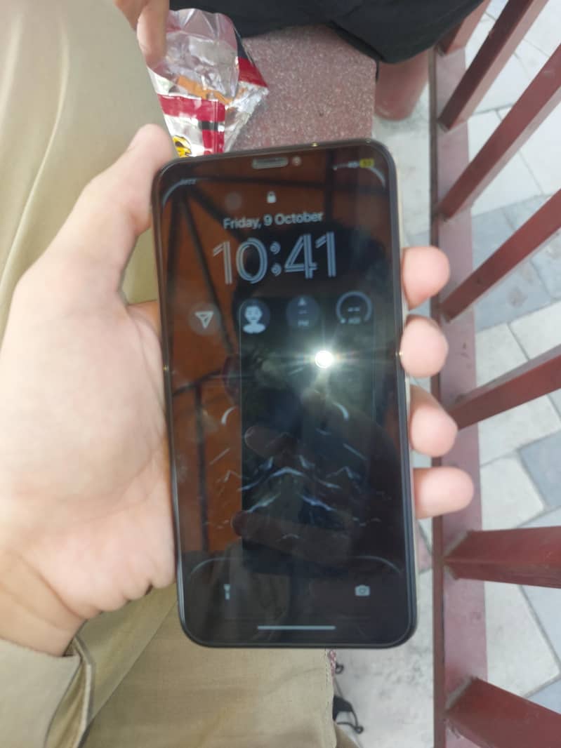 Apple iPhone X 4