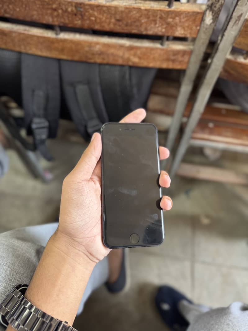 Apple iPhone 8 1