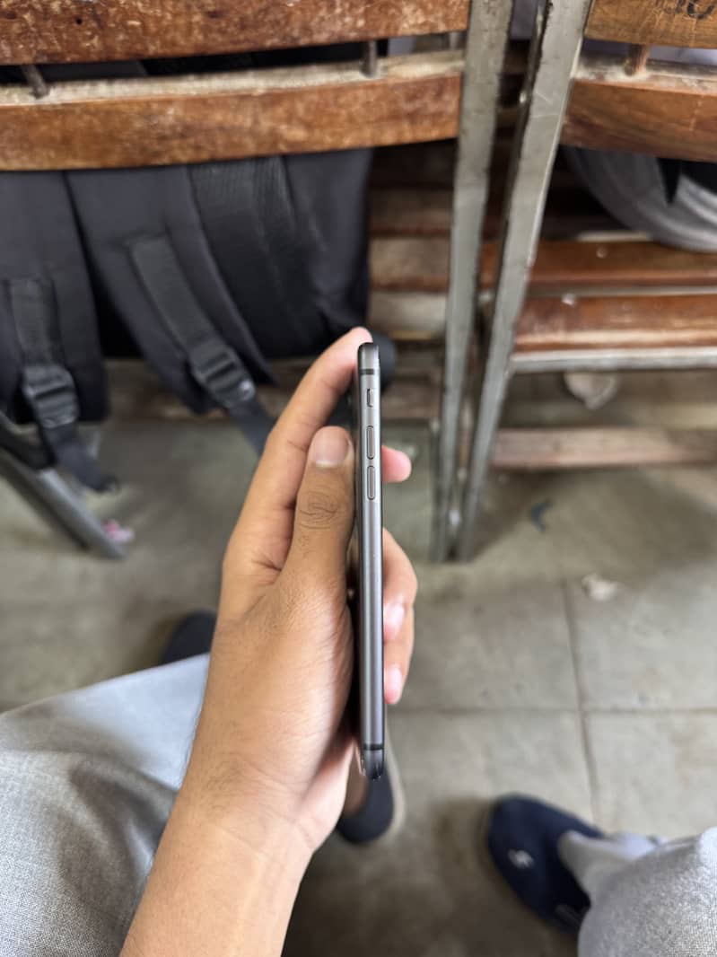 Apple iPhone 8 3