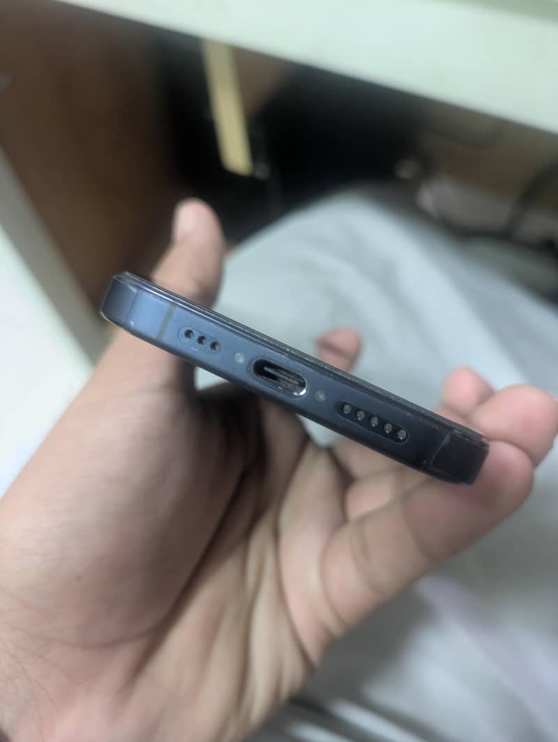 Apple iPhone 15 Pro 2