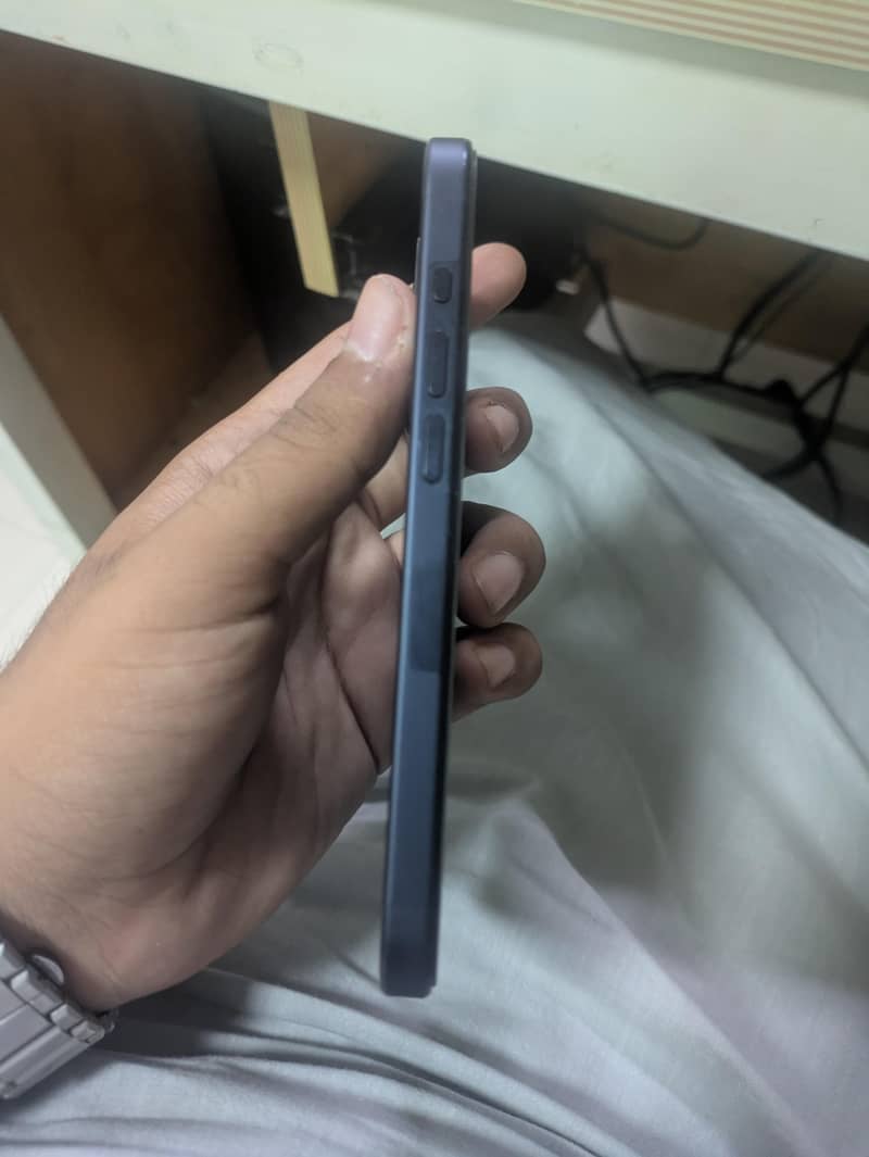 Apple iPhone 15 Pro 4