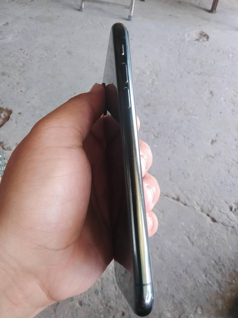 Apple iPhone X 3