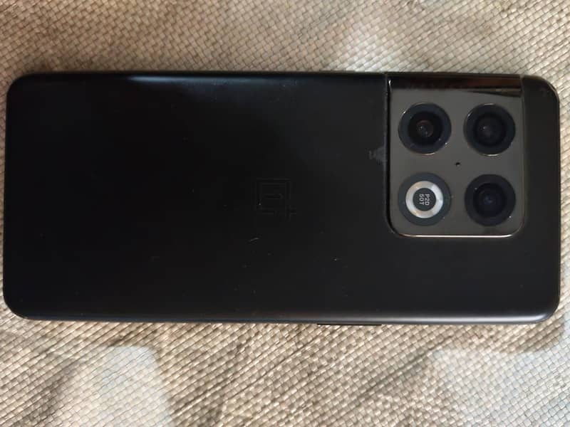One Plus 10 Pro 4