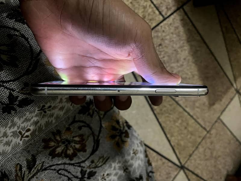 Apple iPhone XS 3