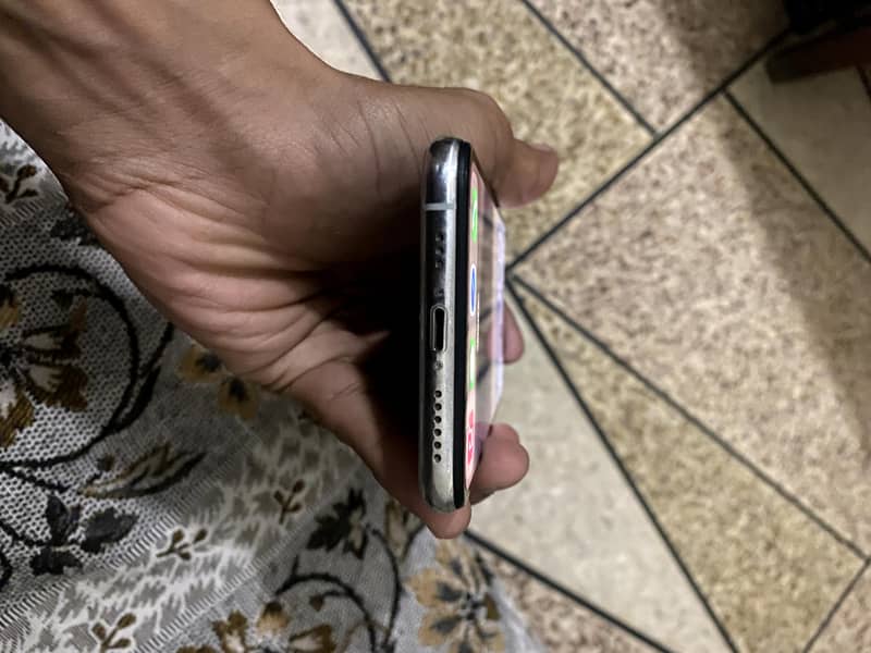 Apple iPhone XS 5