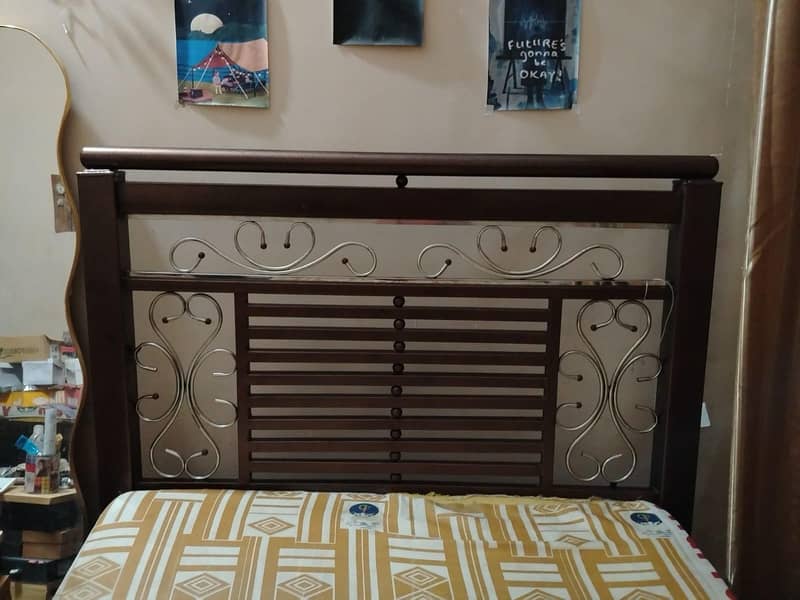 Iron bed 0