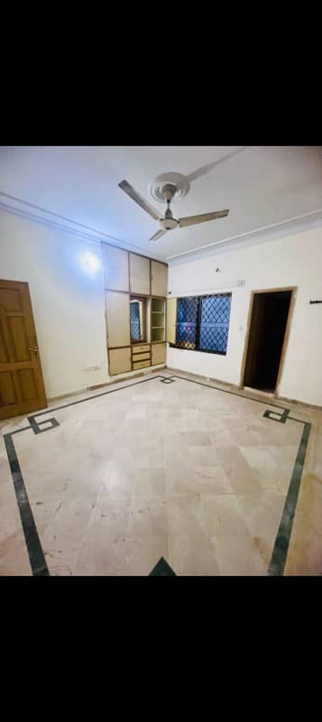 2ndt Floor Portion Available For Rent In E11 4
