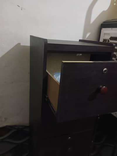 Aslam O Aliekum Cabinets for sale Munsib qeemat pe Condition 9/10