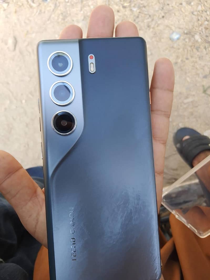Tecno CAMON 40 Pro 0