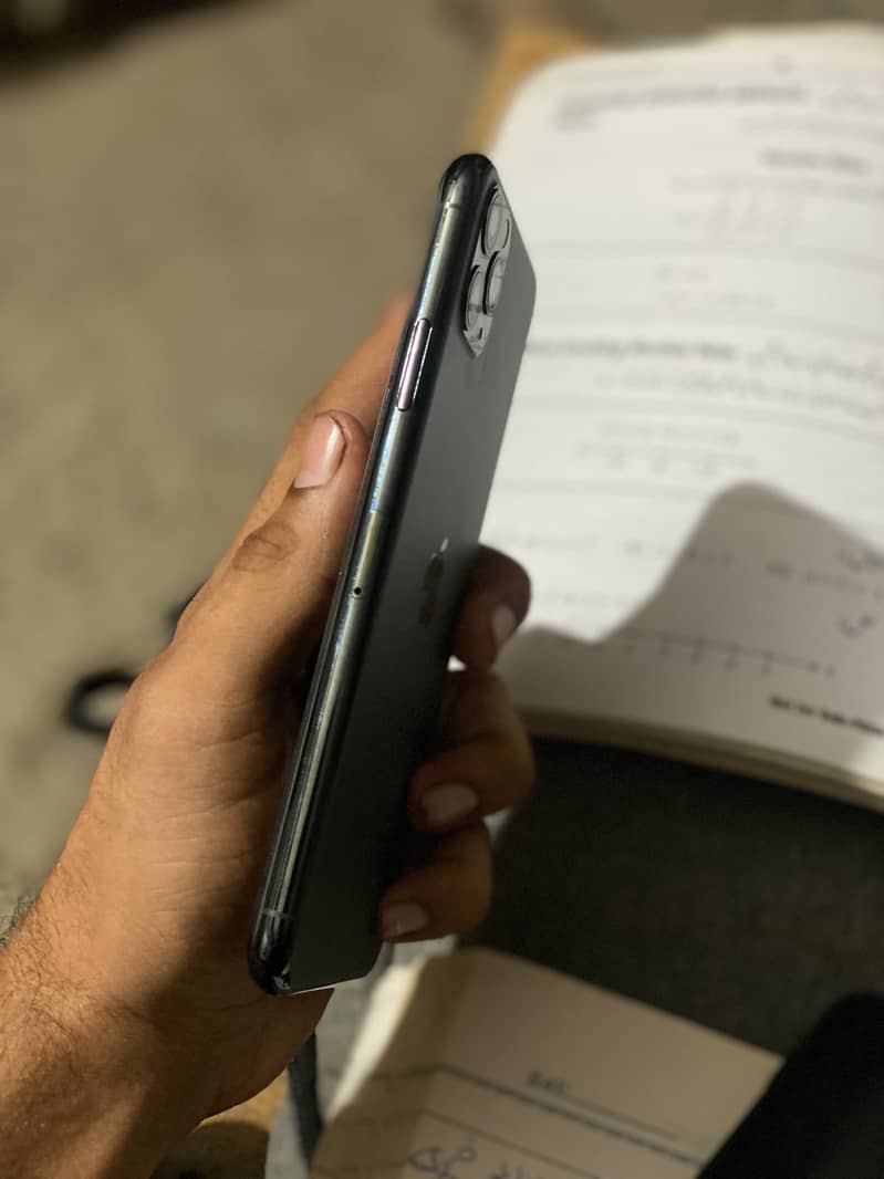 Apple iPhone 11 Pro Max 1