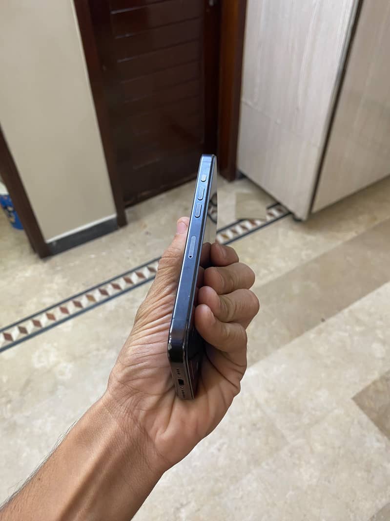 Apple iPhone 15 Pro 2