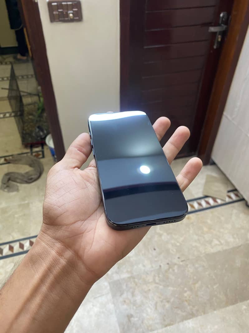 Apple iPhone 15 Pro 3