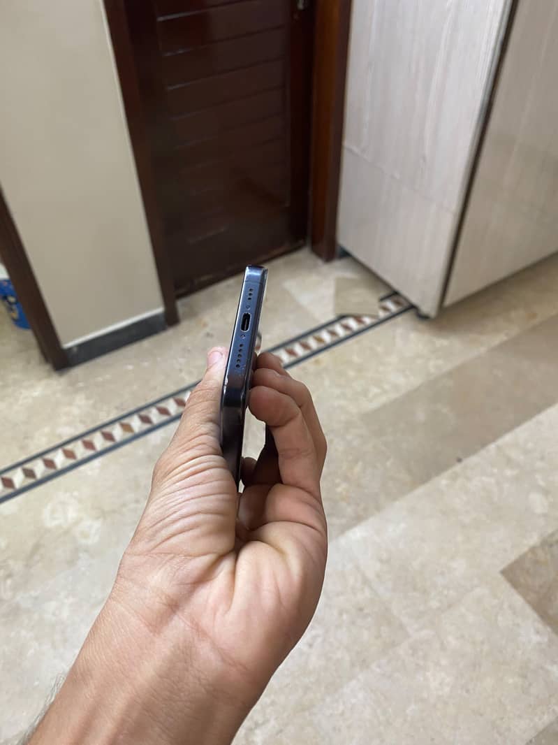 Apple iPhone 15 Pro 4