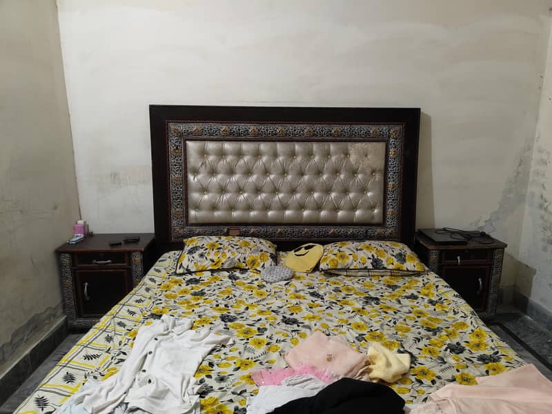 Bed Side Table or showcase mirror table 0