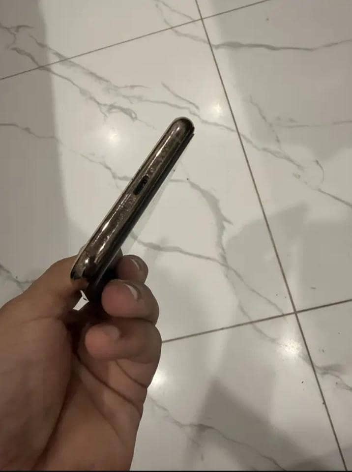 Apple iPhone 11 Pro 2