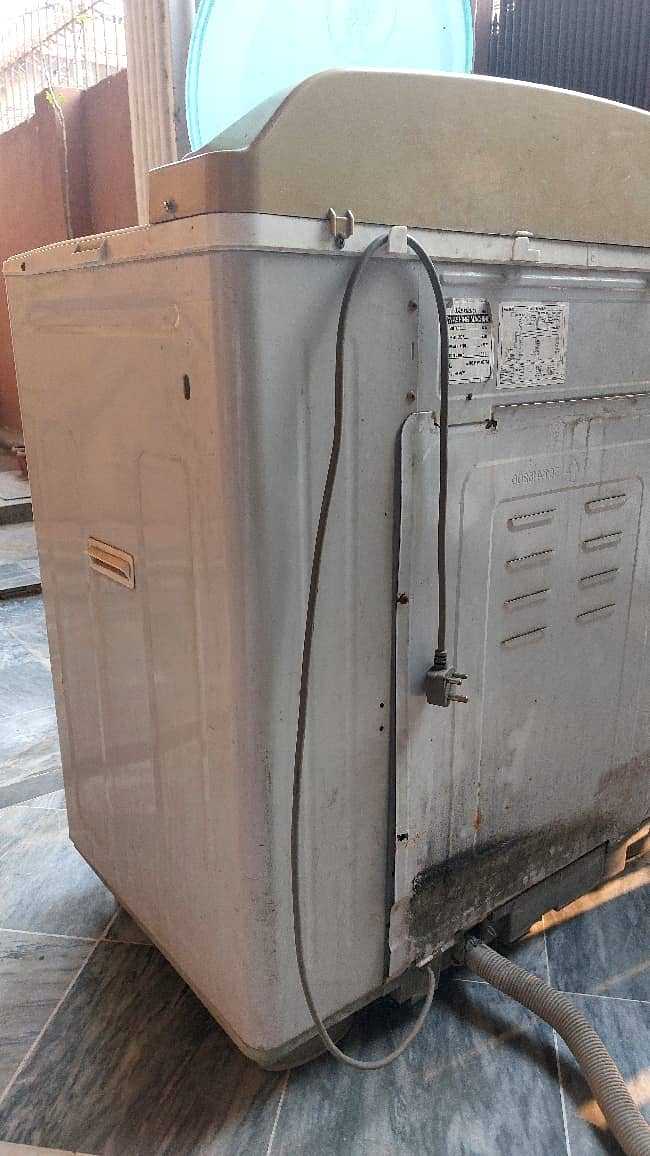 Semi-Automatic washing machine 8