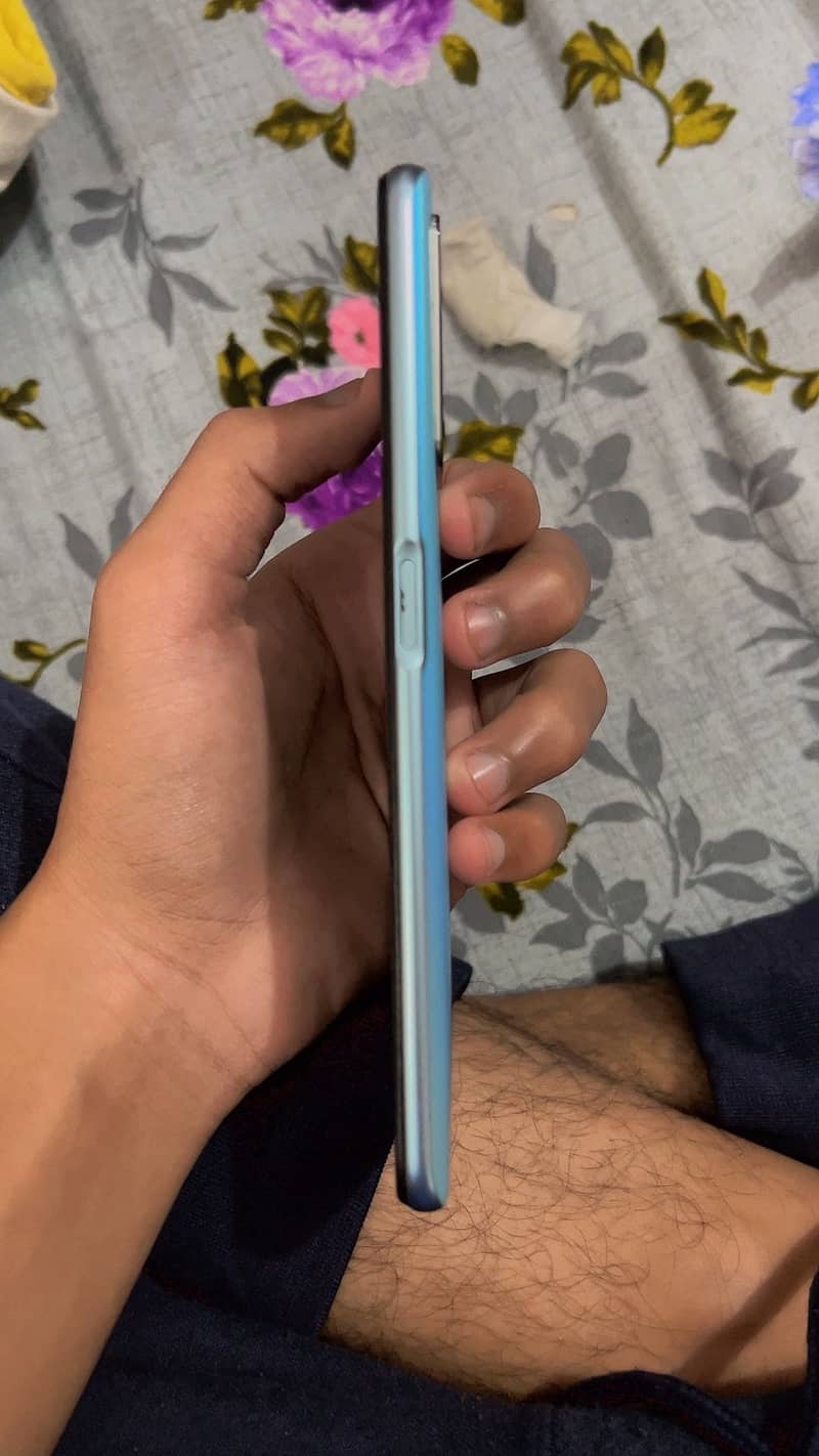 OPPO A76 1