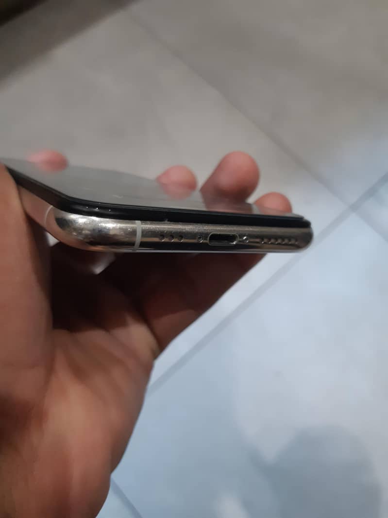 Apple iPhone 11 Pro 6