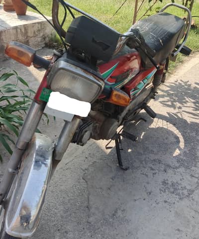 Bike rough condition main hai sirf stain laga huwa