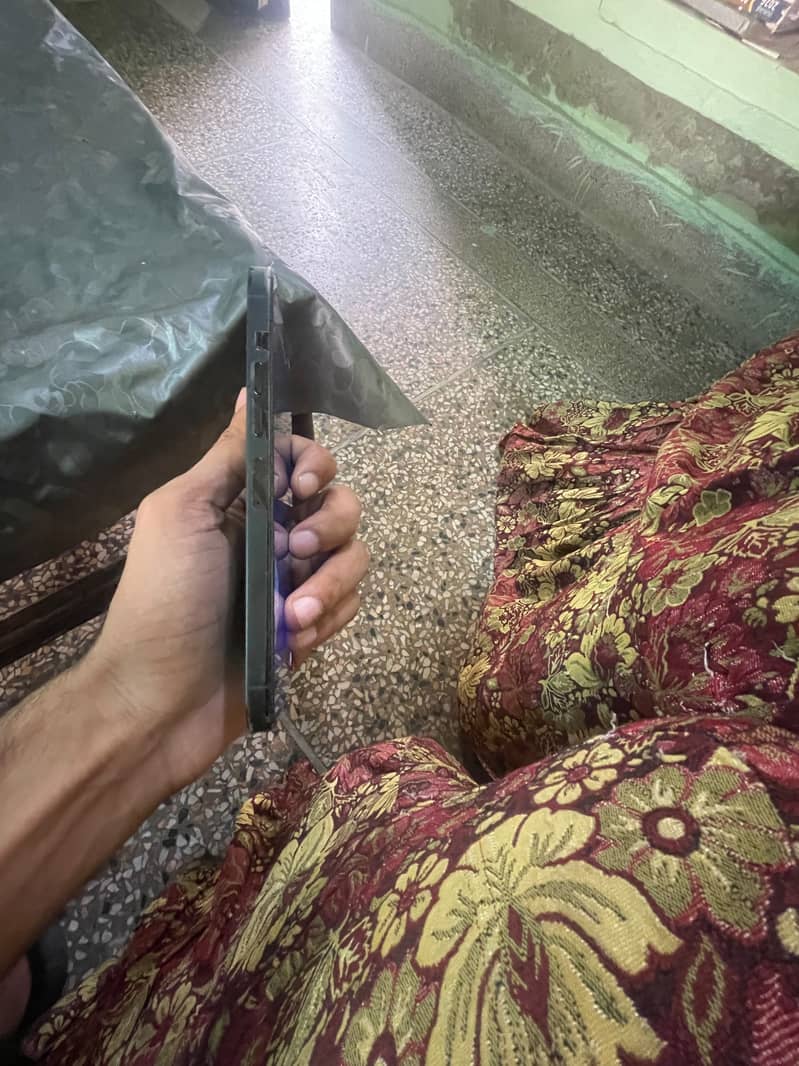 Apple iPhone 13 Pro Max 2